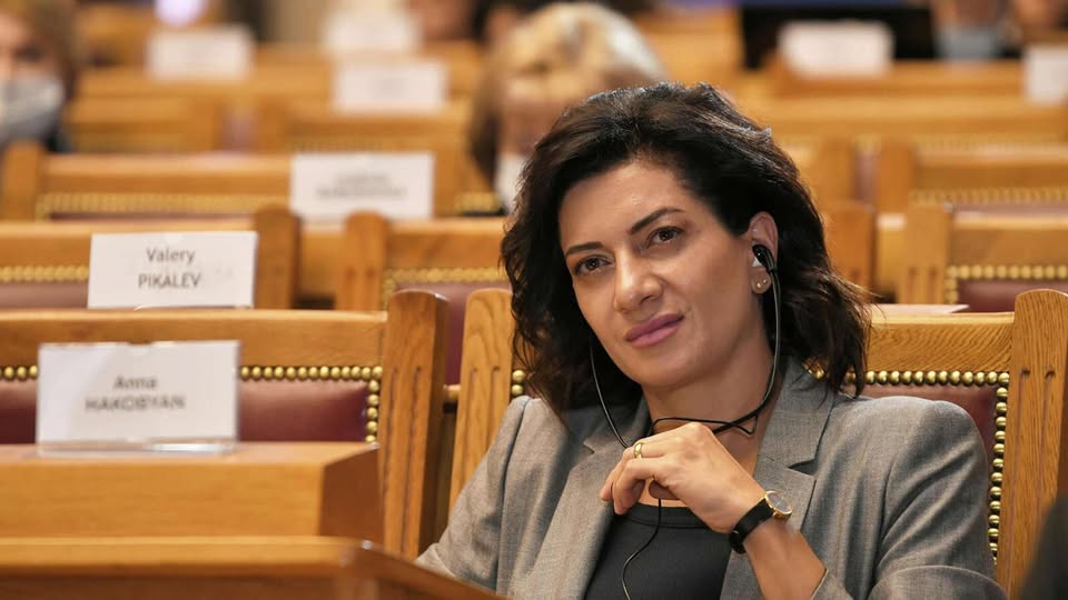 Супруга премьер-министра Армении Анна Акопян отправилась в командировку в США