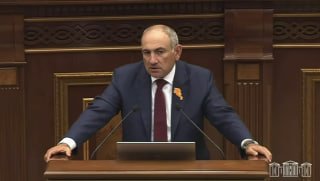 Пашинян обвиняет оппозицию в раздаче взяток на выборах в Араратской области