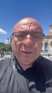 Актер Михаил Богдасаров перепутал здания правительства и парламента Армении