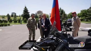 Германия передала Армении 16 снегоходов для ВС: что известно