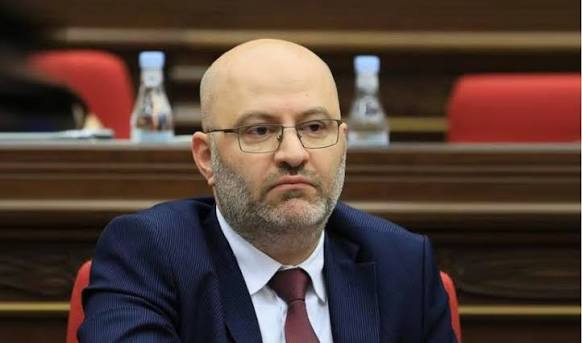 Губернатор Ширака Давид Арушанян отказался от мандата депутата парламента Армении