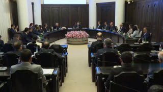 Пашинян поднял вопрос о безопасности данных в смартфонах на встрече в Араратской области