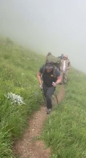Никол Пашинян на горе в Араратской области