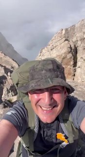 Никол Пашинян на вершине горы Хуступ в Араратской области